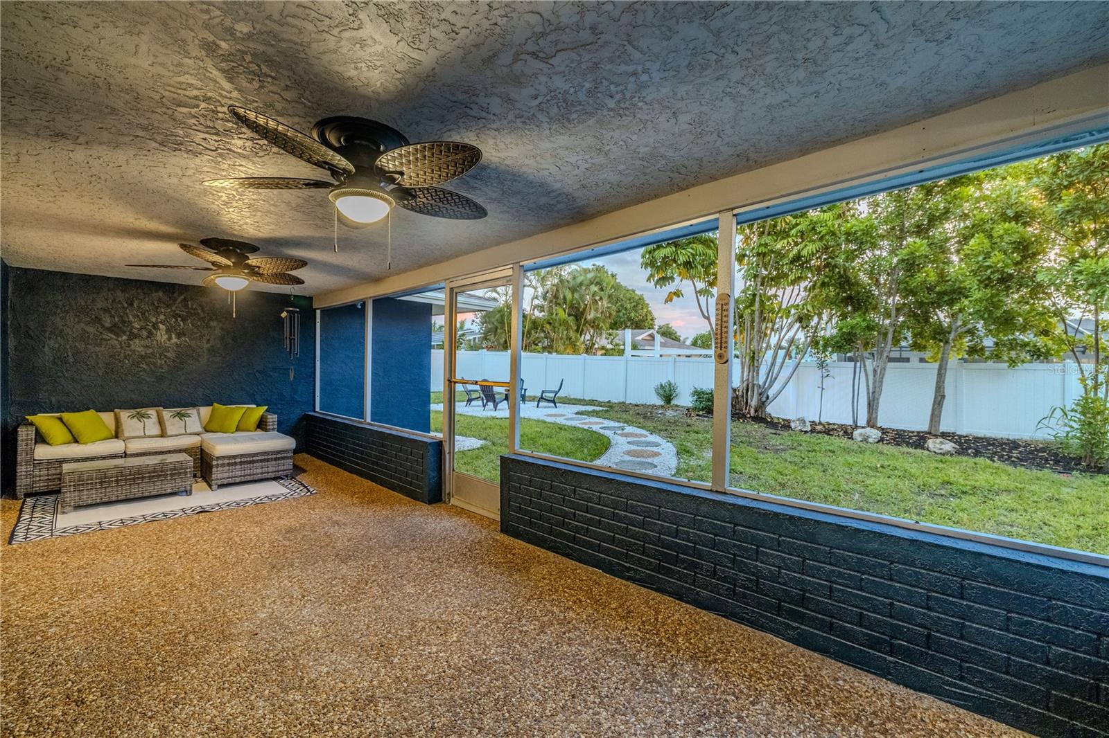 Listing photo id 27 for 1211 64th Street Nw