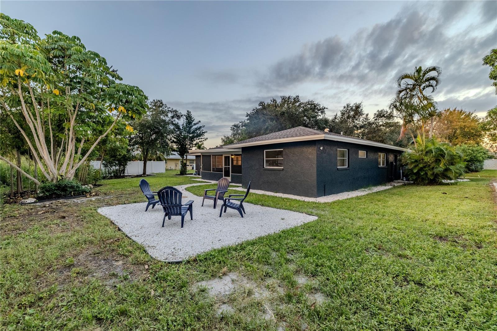 Listing photo id 32 for 1211 64th Street Nw