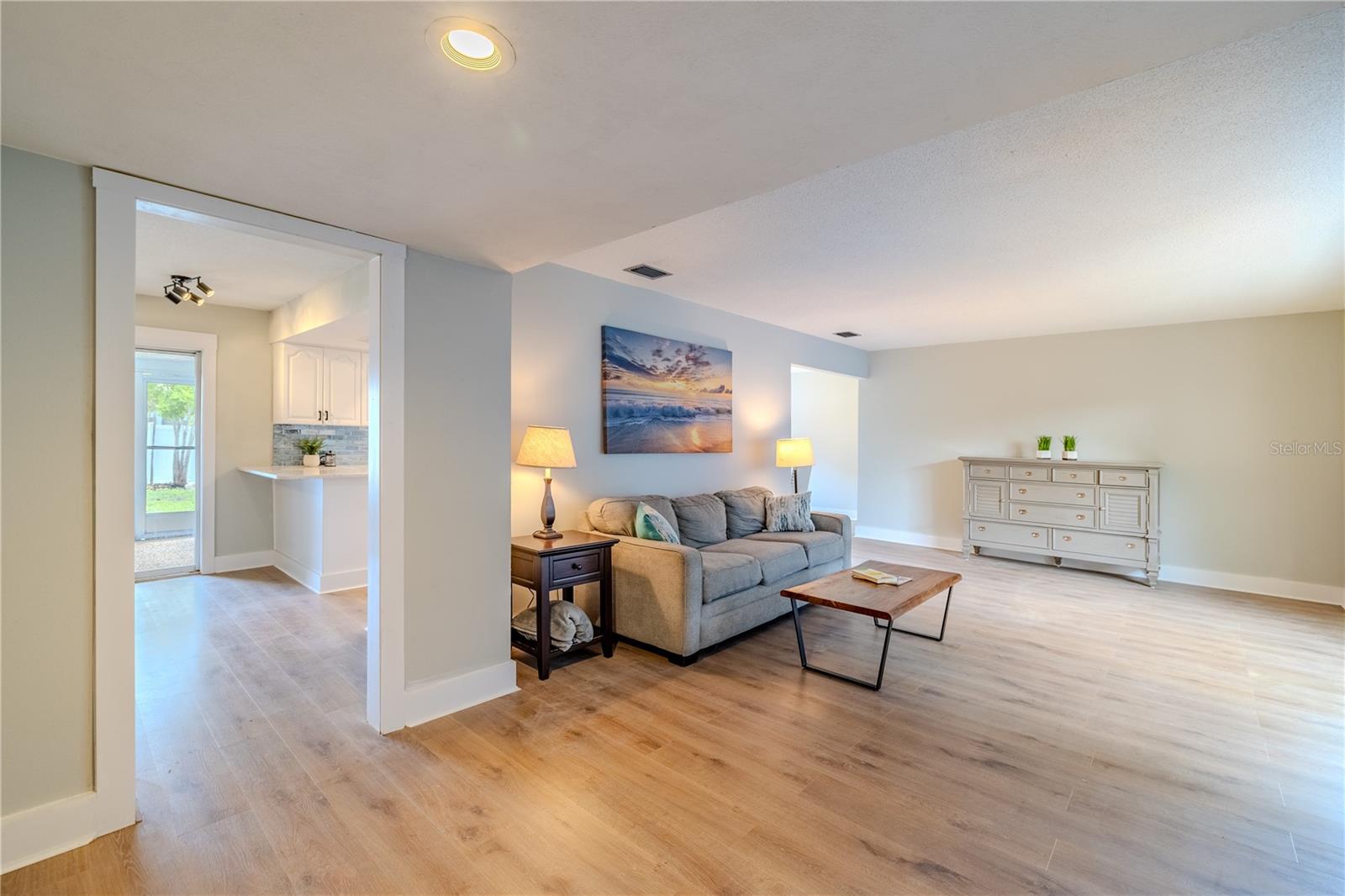 Listing photo id 3 for 1211 64th Street Nw
