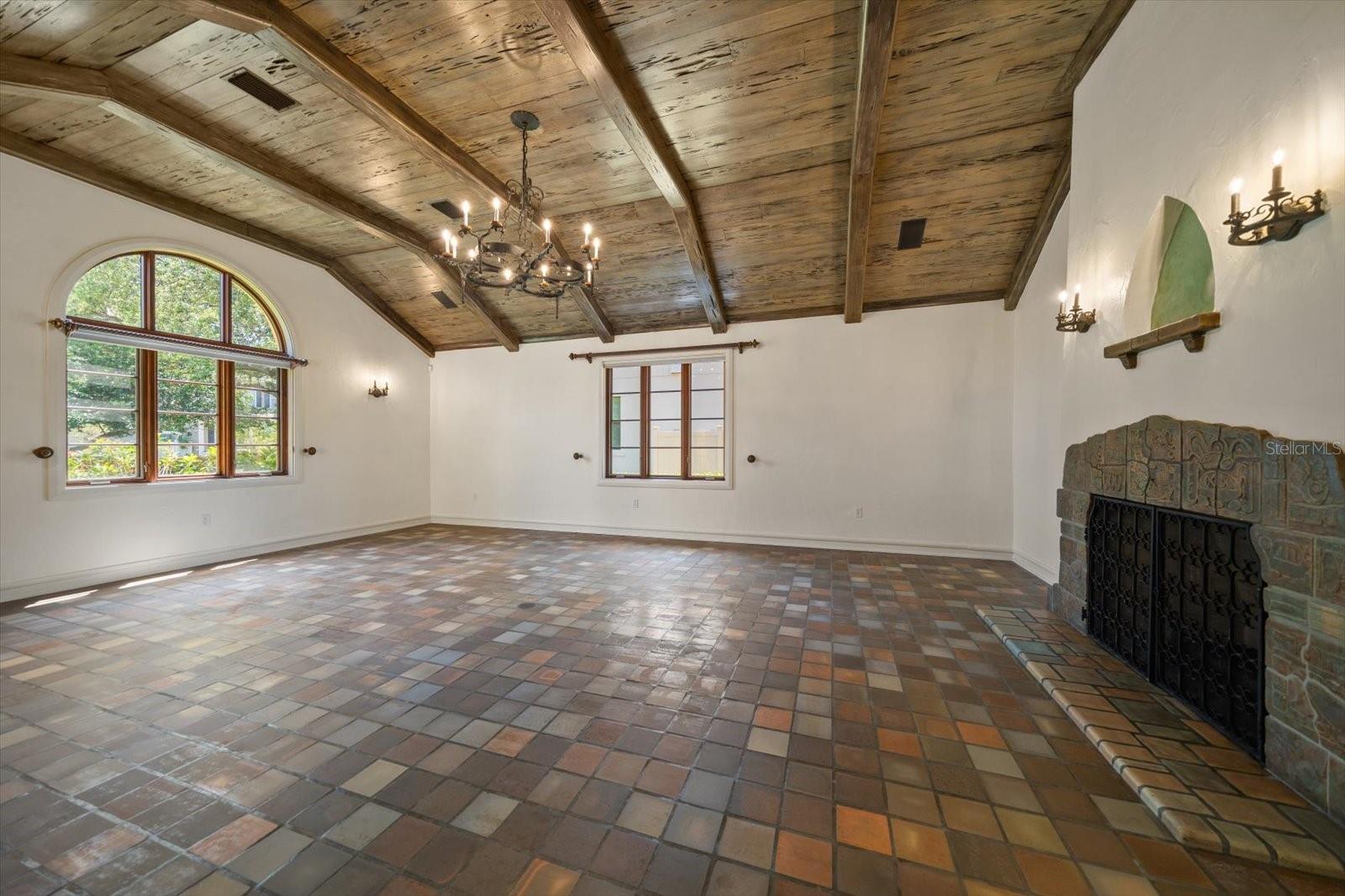 Image 13 of 100 For 843 17th Avenue N