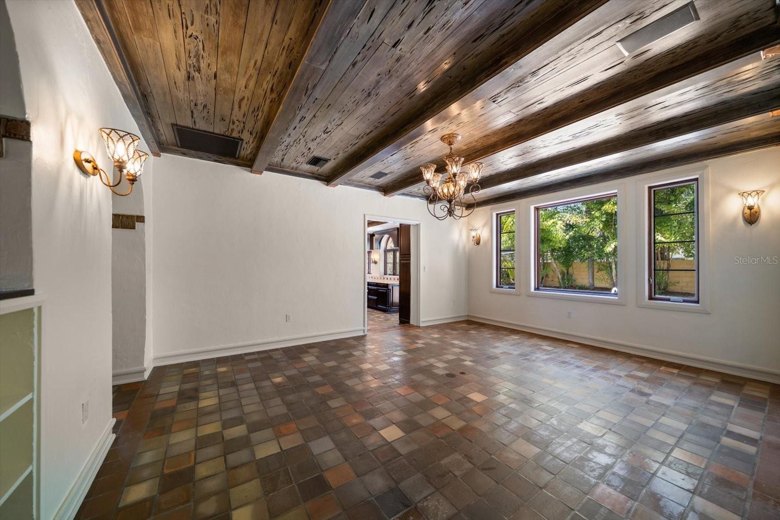 Image 18 of 100 For 843 17th Avenue N