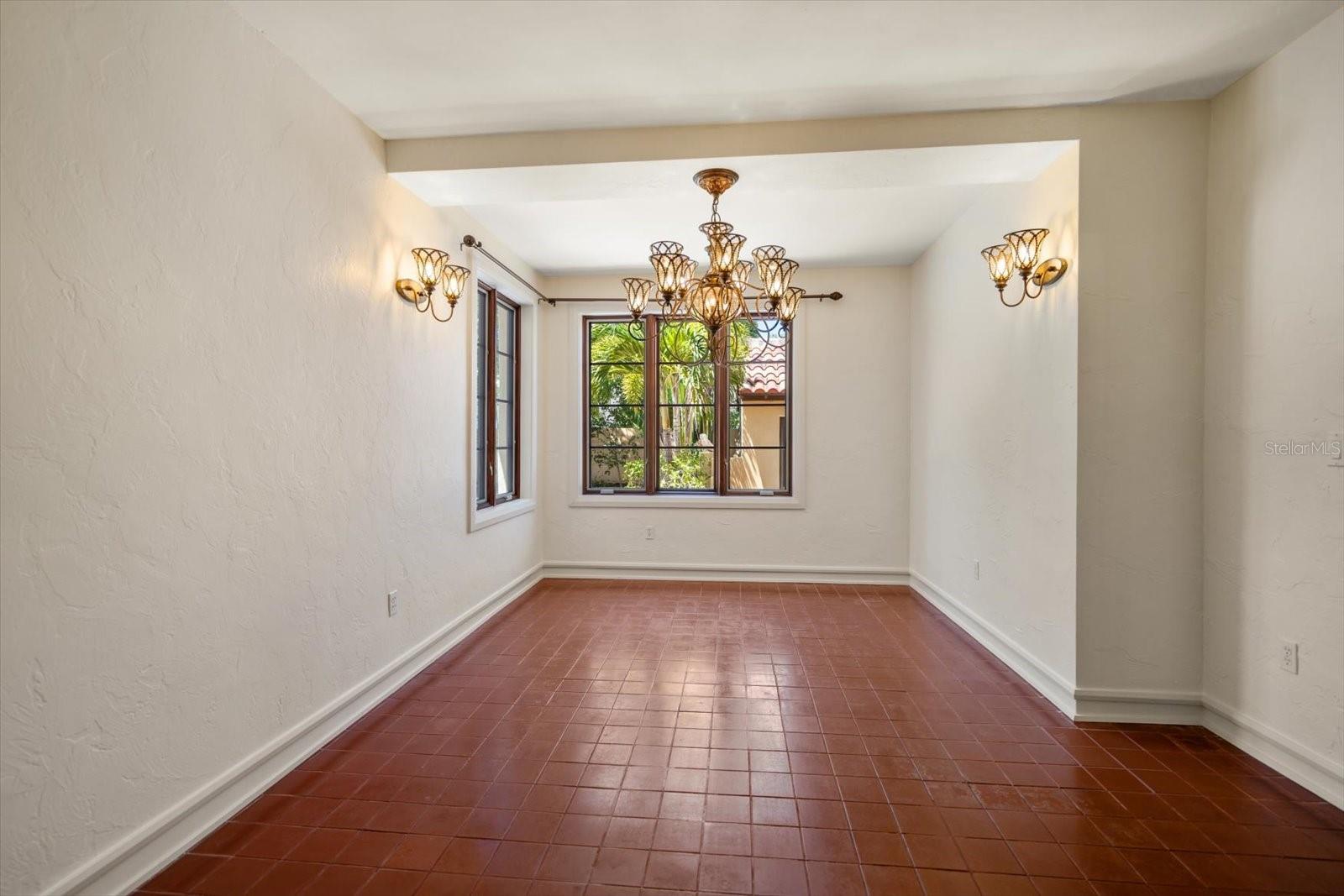 Image 22 of 100 For 843 17th Avenue N