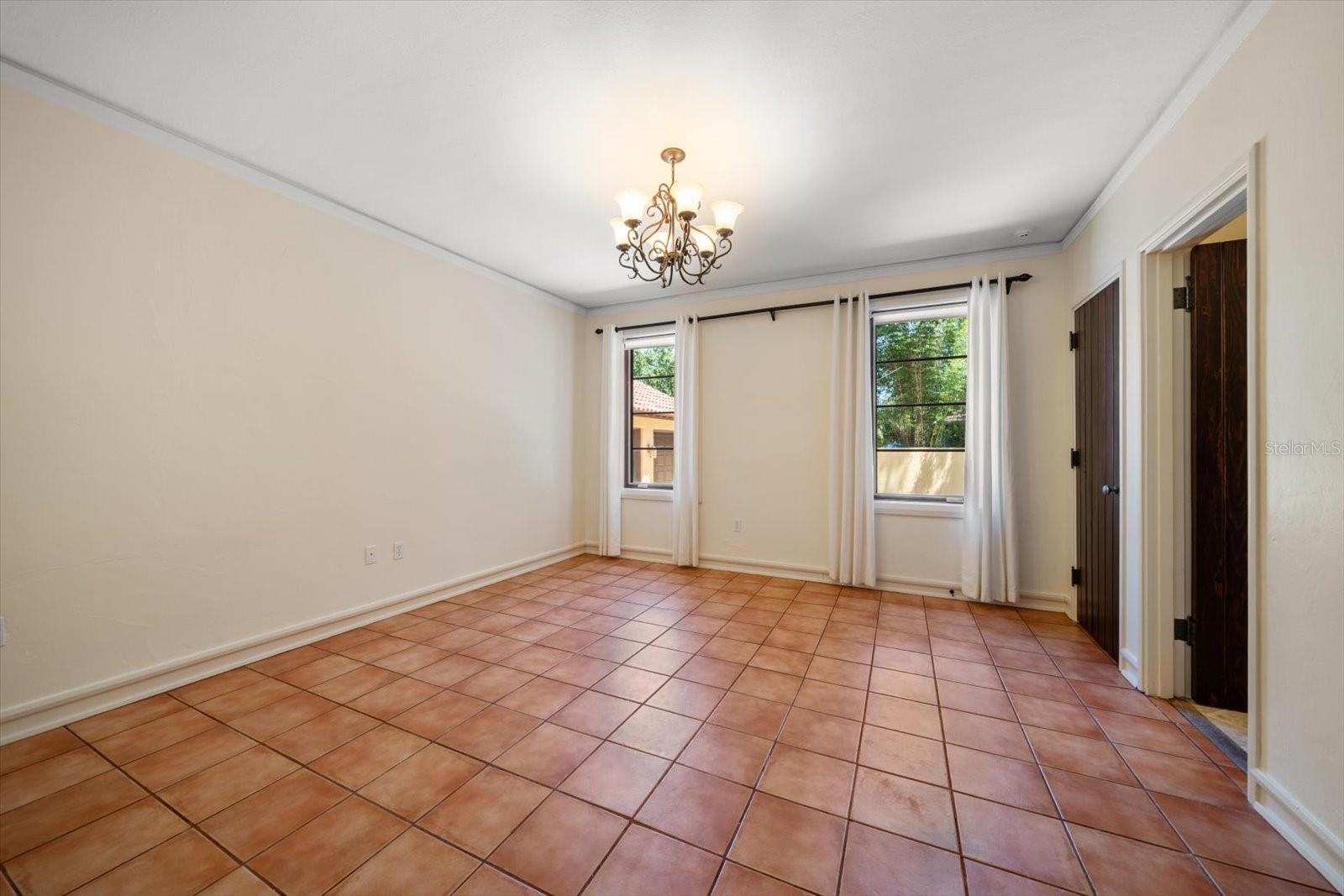 Image 36 of 100 For 843 17th Avenue N