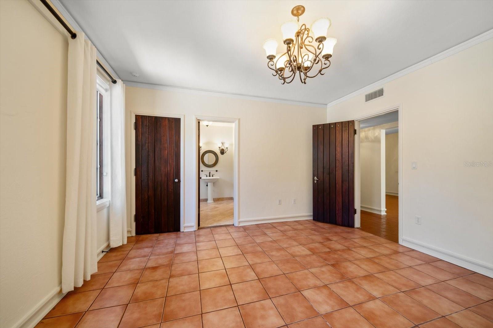 Image 37 of 100 For 843 17th Avenue N