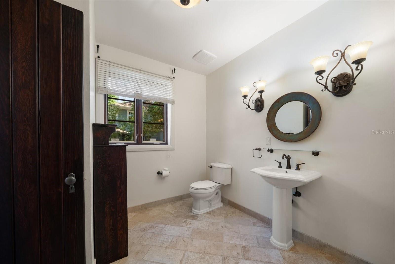Image 38 of 100 For 843 17th Avenue N