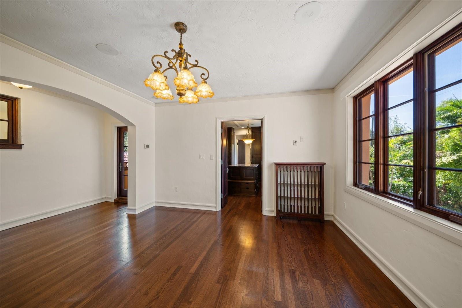 Image 47 of 100 For 843 17th Avenue N
