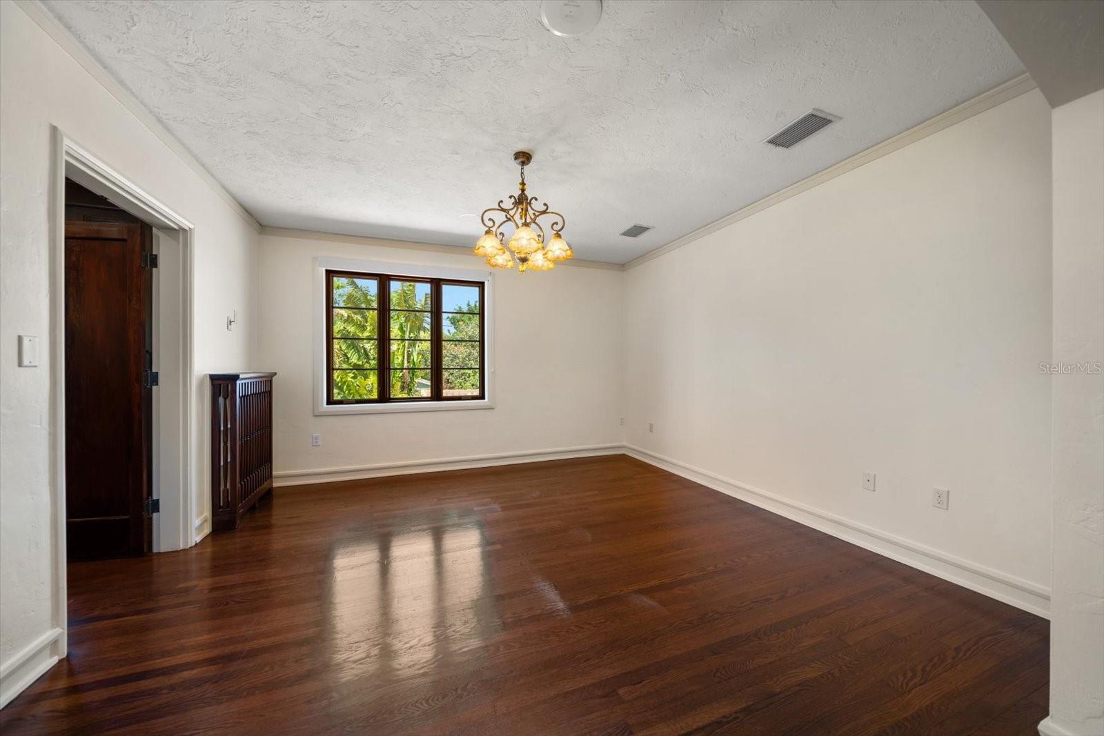 Image 48 of 100 For 843 17th Avenue N