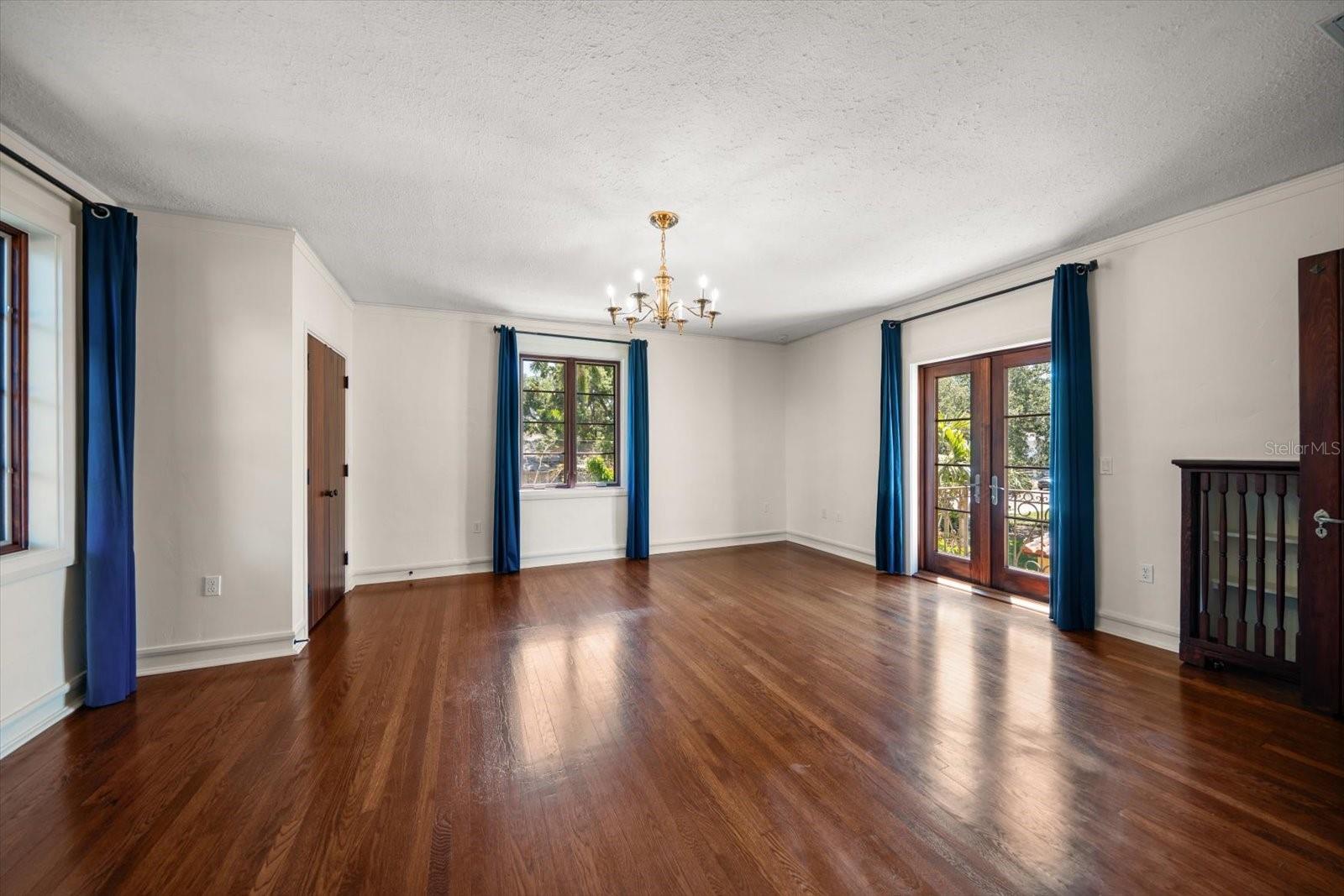 Image 58 of 100 For 843 17th Avenue N
