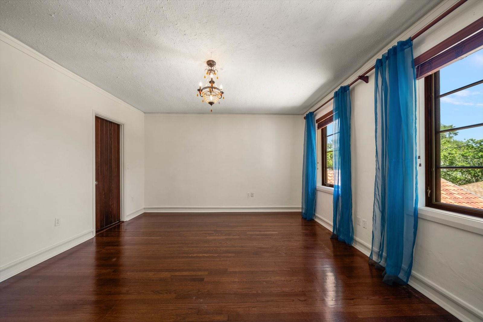 Image 62 of 100 For 843 17th Avenue N