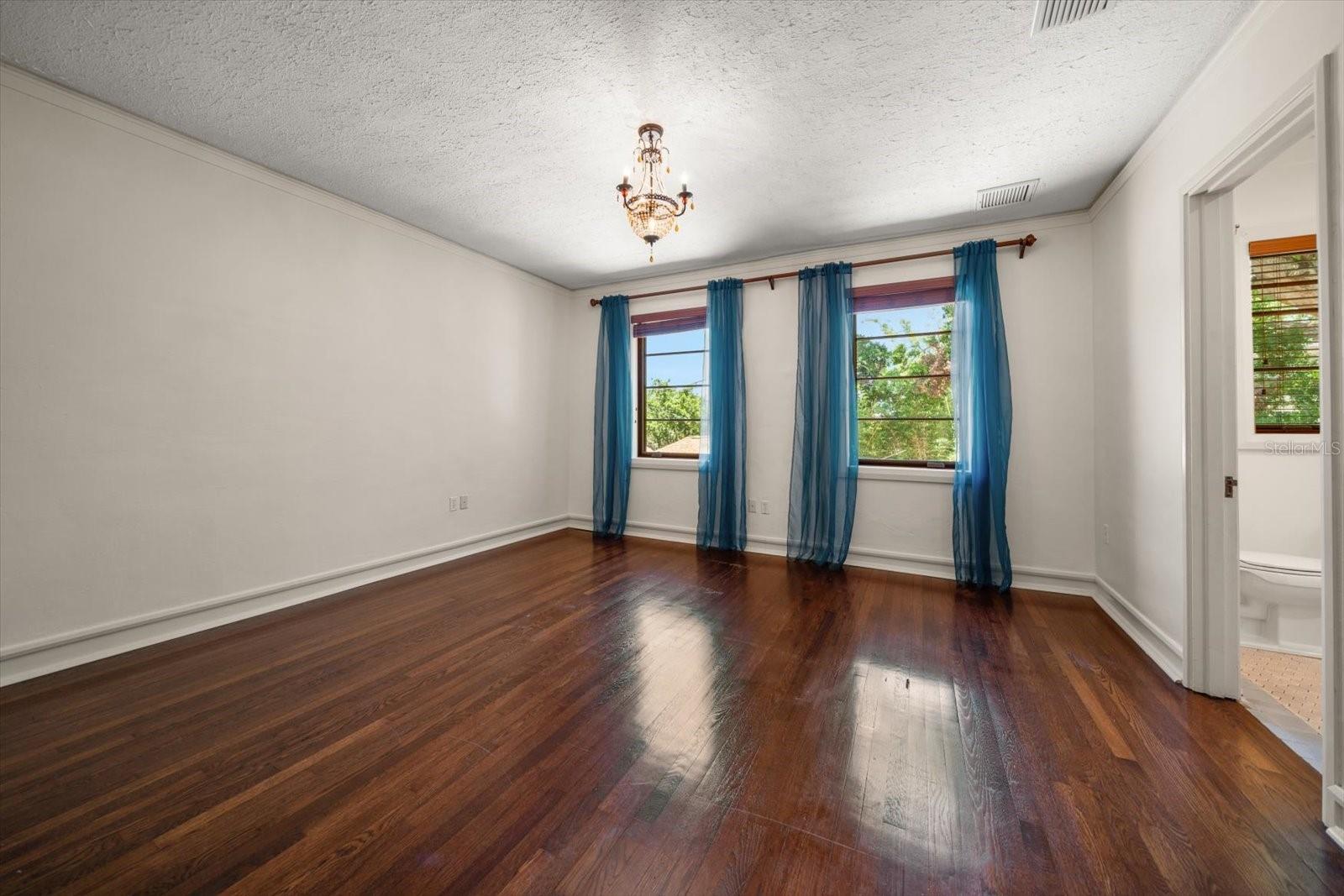 Image 63 of 100 For 843 17th Avenue N