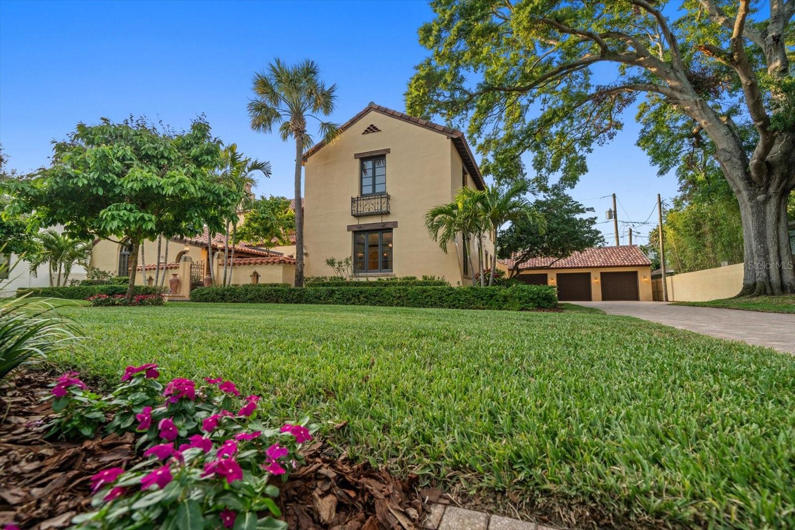Image 71 of 100 For 843 17th Avenue N
