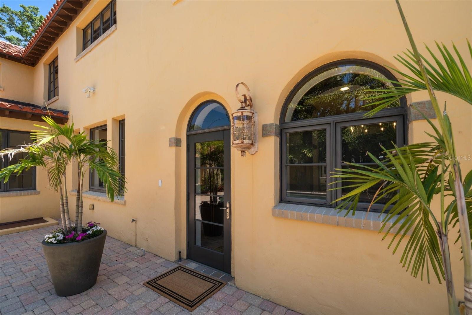 Image 75 of 100 For 843 17th Avenue N