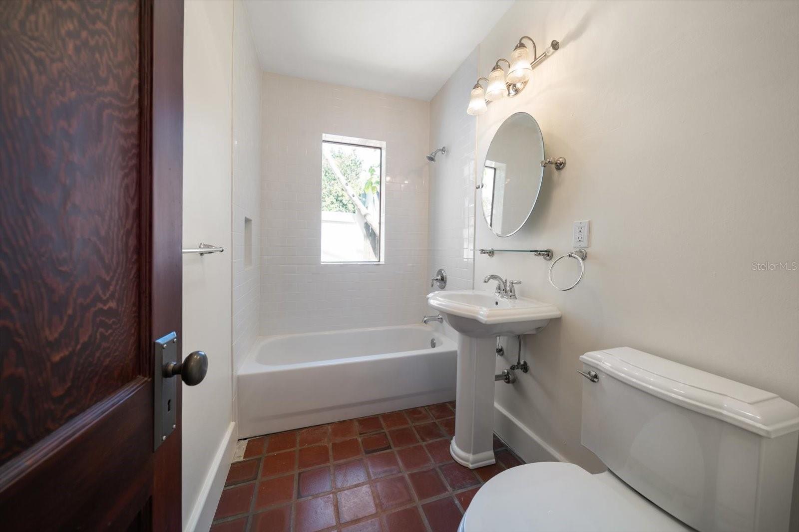 Image 78 of 100 For 843 17th Avenue N