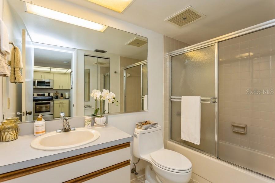 Image 10 of 33 For 17900 Gulf Boulevard 1b