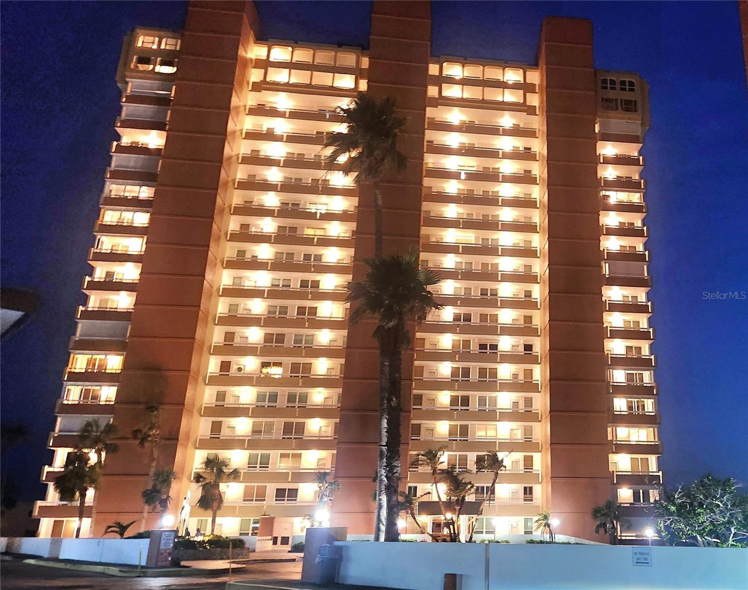 Image 29 of 33 For 17900 Gulf Boulevard 1b