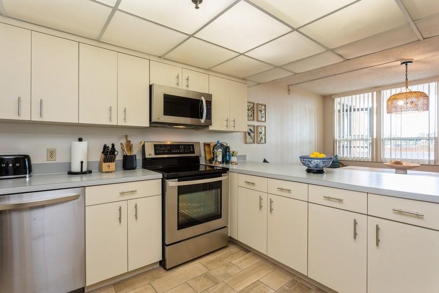 Image 8 of 33 For 17900 Gulf Boulevard 1b