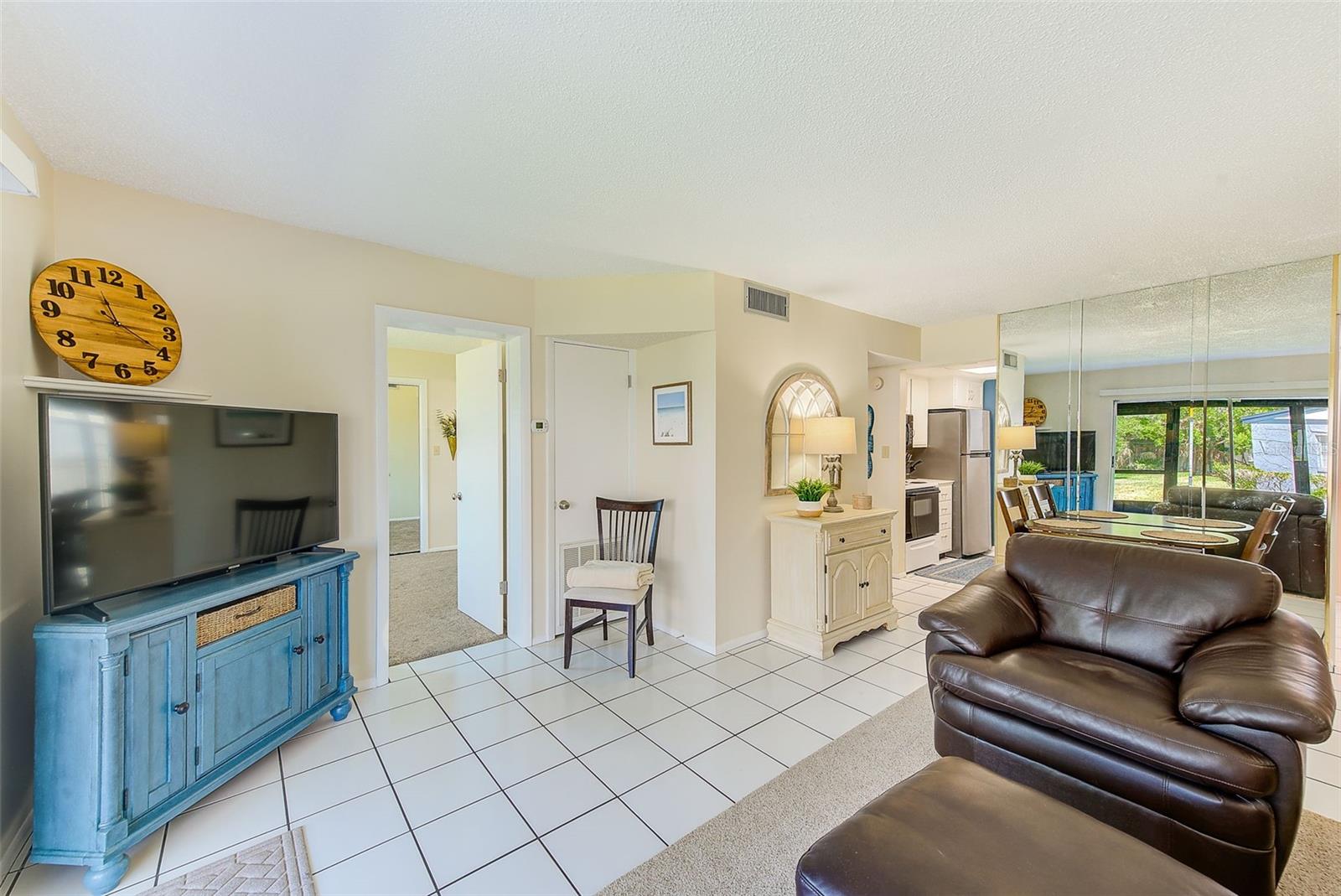 Image 13 of 39 For 1137 King Arthur Court 501
