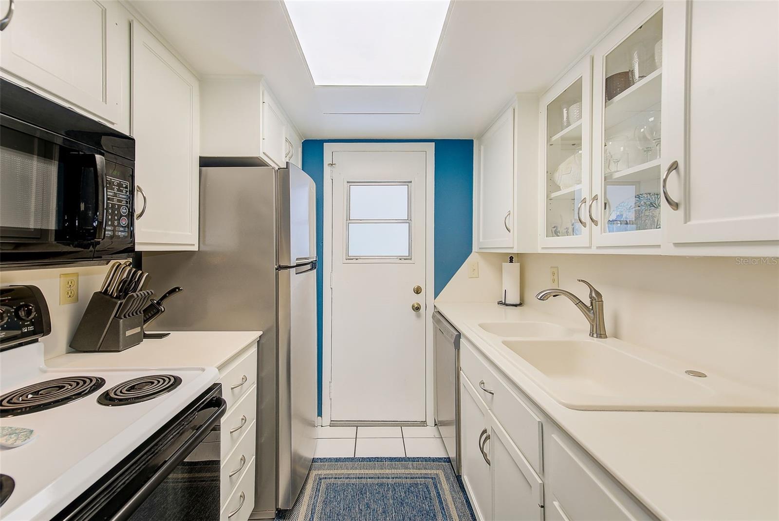 Image 14 of 39 For 1137 King Arthur Court 501