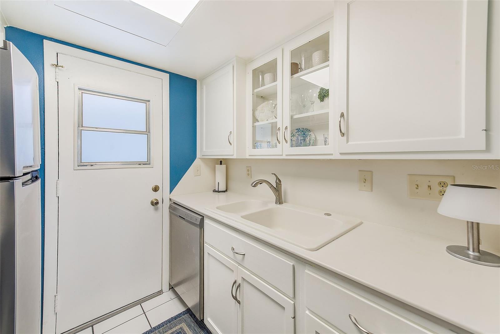 Image 16 of 39 For 1137 King Arthur Court 501