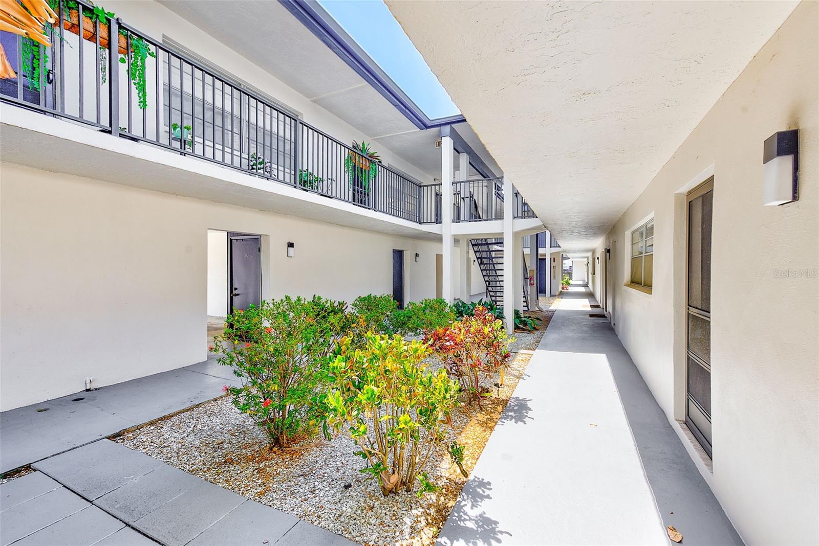 Image 6 of 39 For 1137 King Arthur Court 501