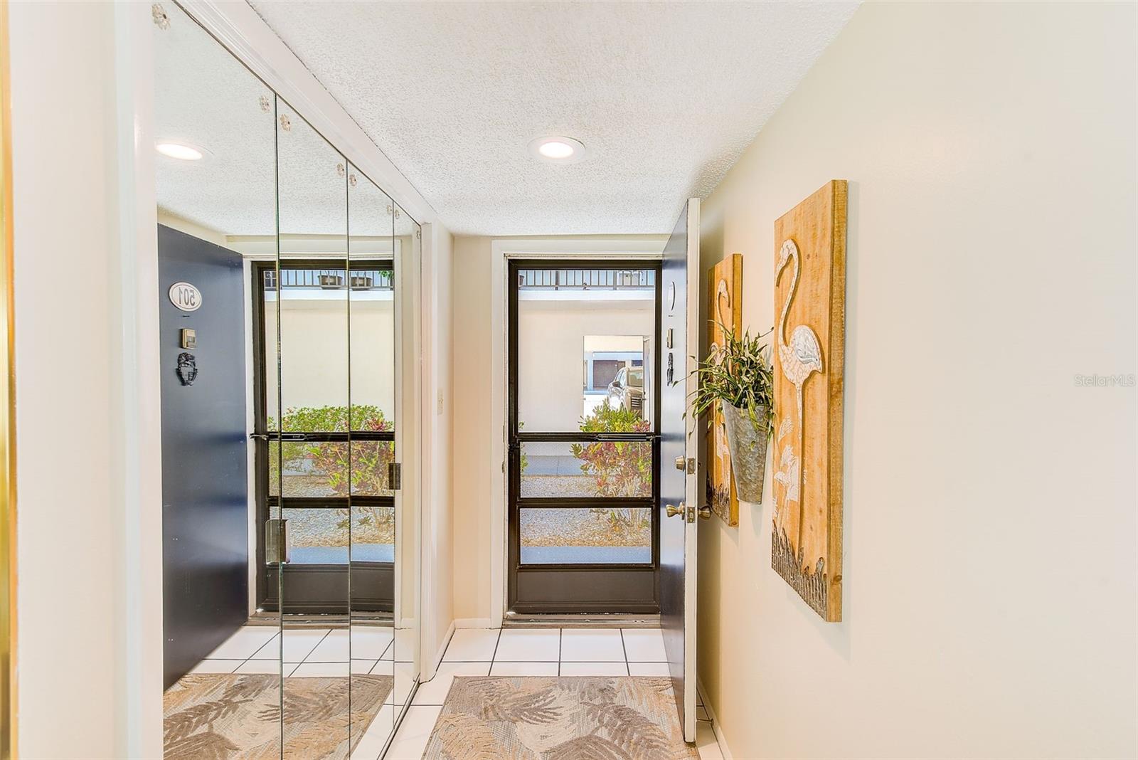 Image 7 of 39 For 1137 King Arthur Court 501