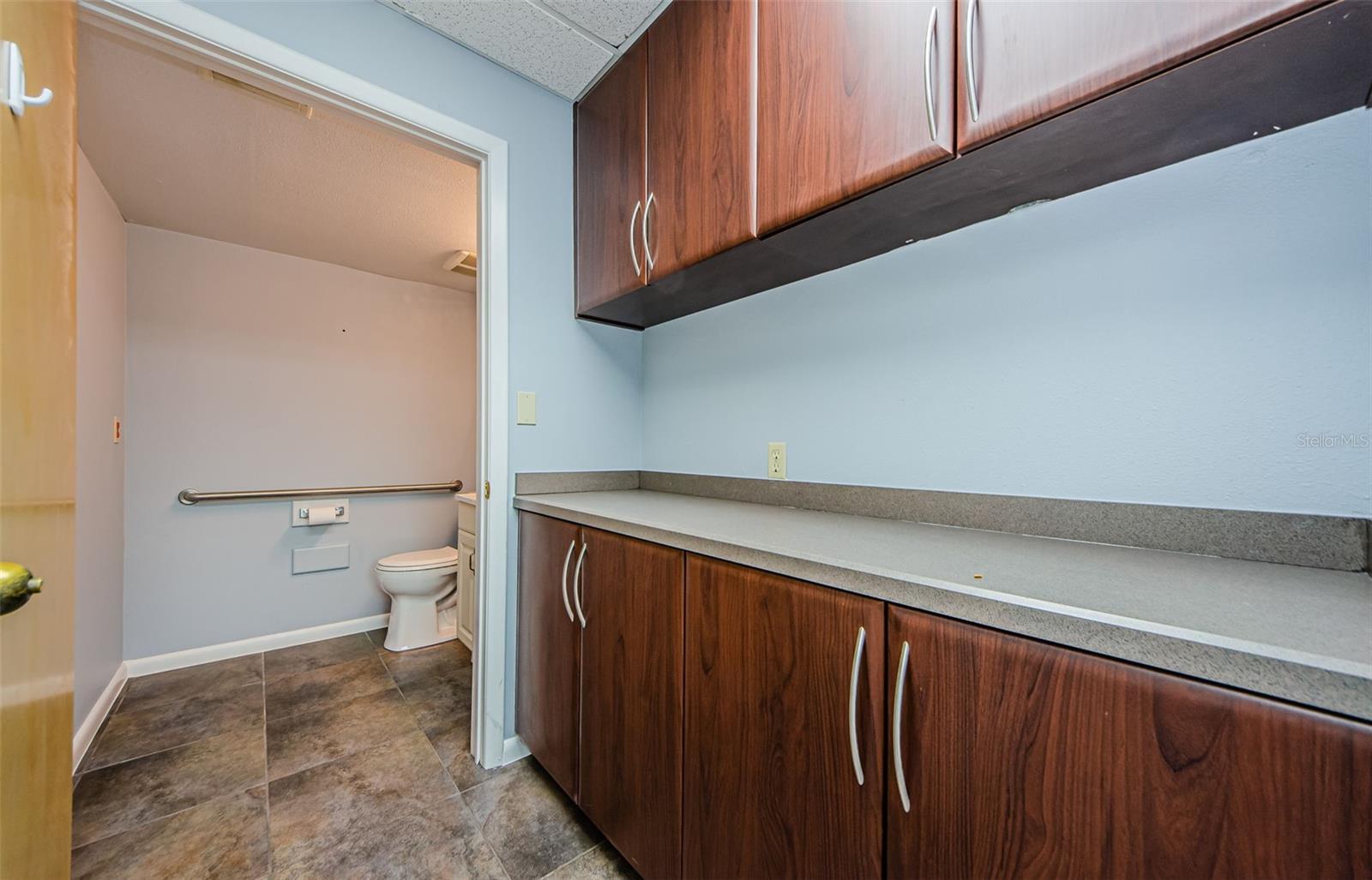 Image 17 of 25 For 701 Enterprise Road E 300