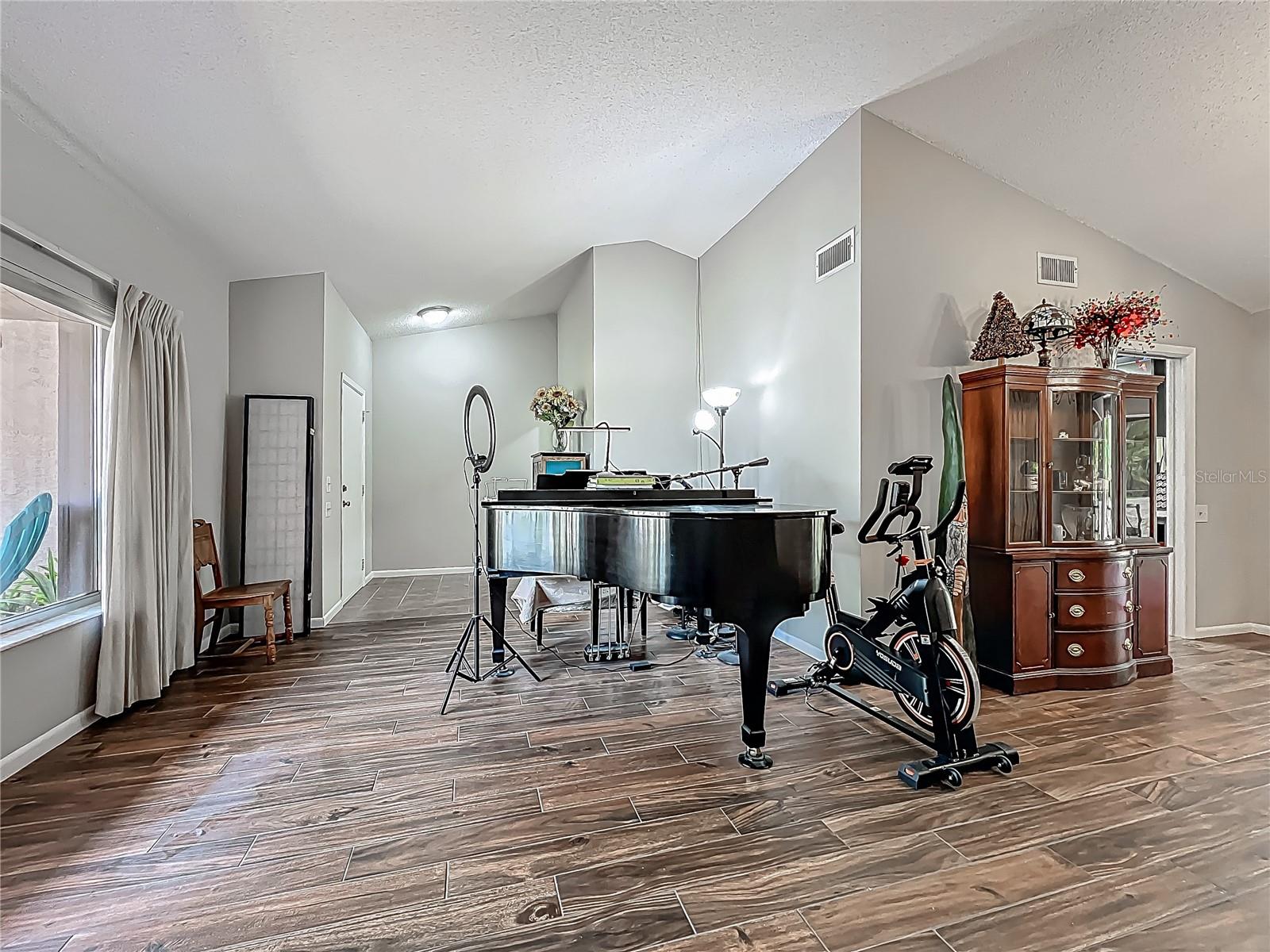 Image 11 of 46 For 3932 Watson Drive
