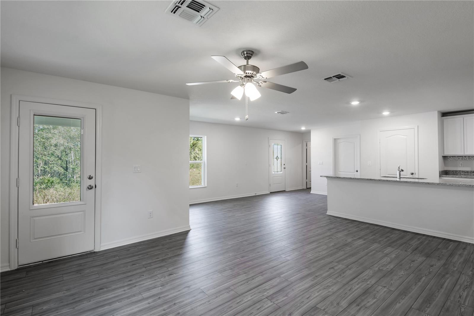 Image 10 of 22 For 587 Bay Leaf Drive