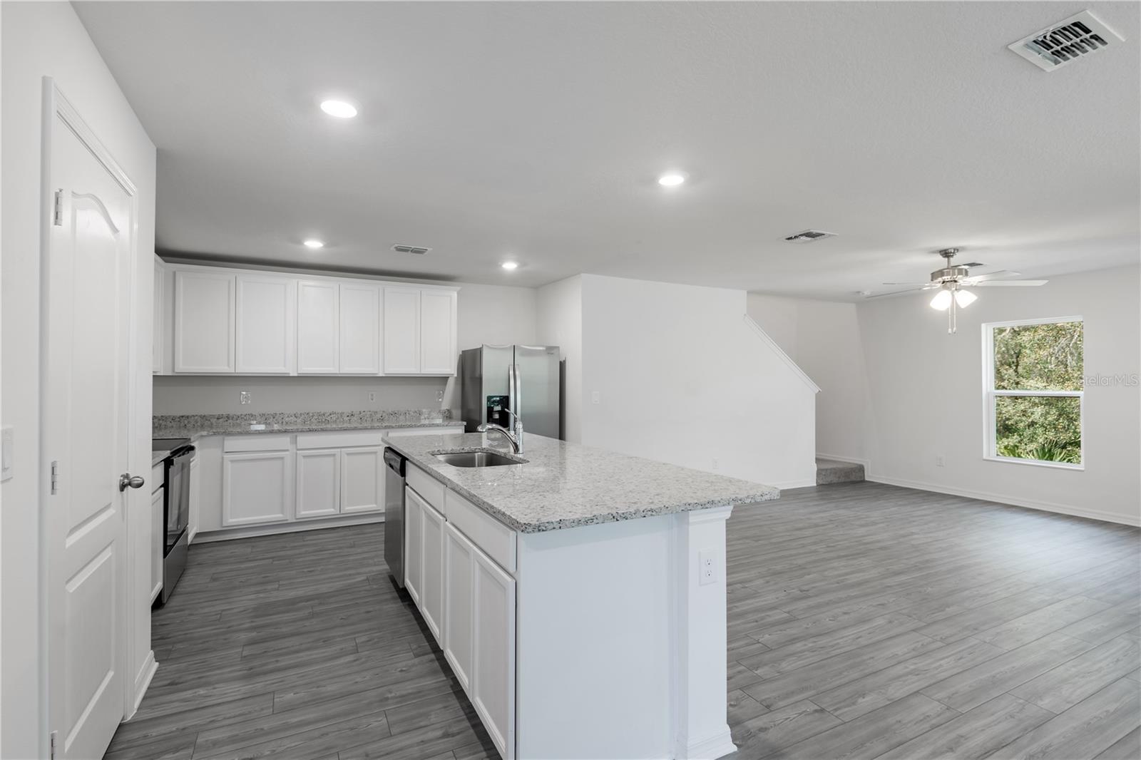 Image 4 of 22 For 587 Bay Leaf Drive