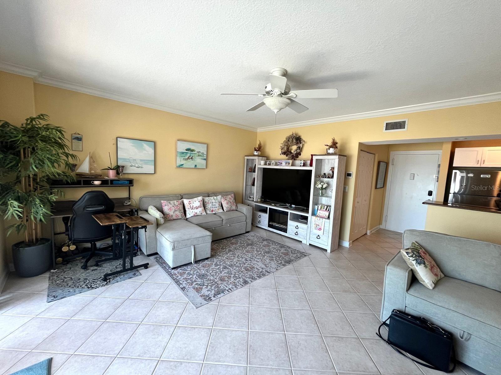 Image 11 of 63 For 880 Mandalay Avenue N109