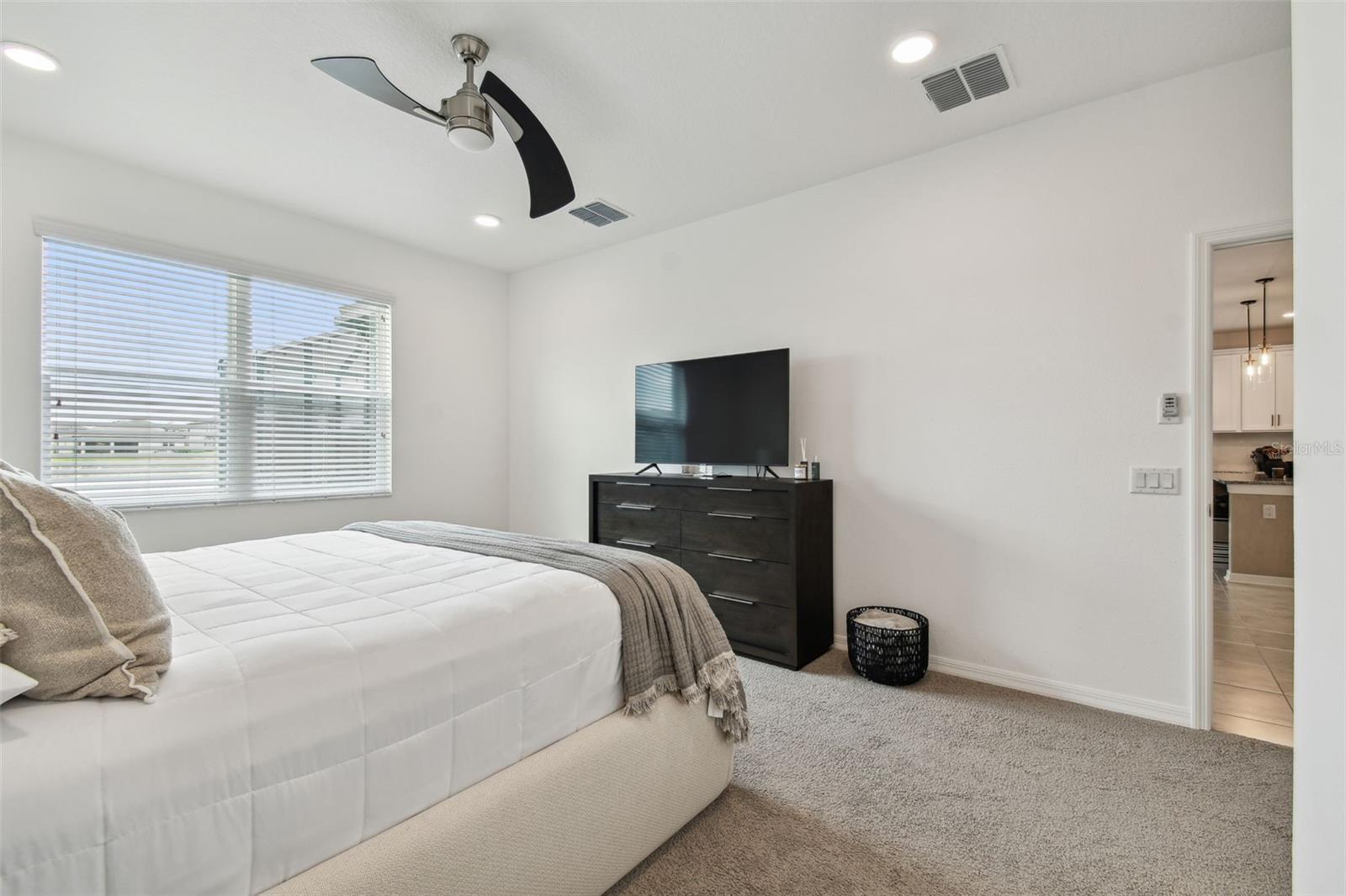 Image 18 of 55 For 9287 Crescent Ray Drive