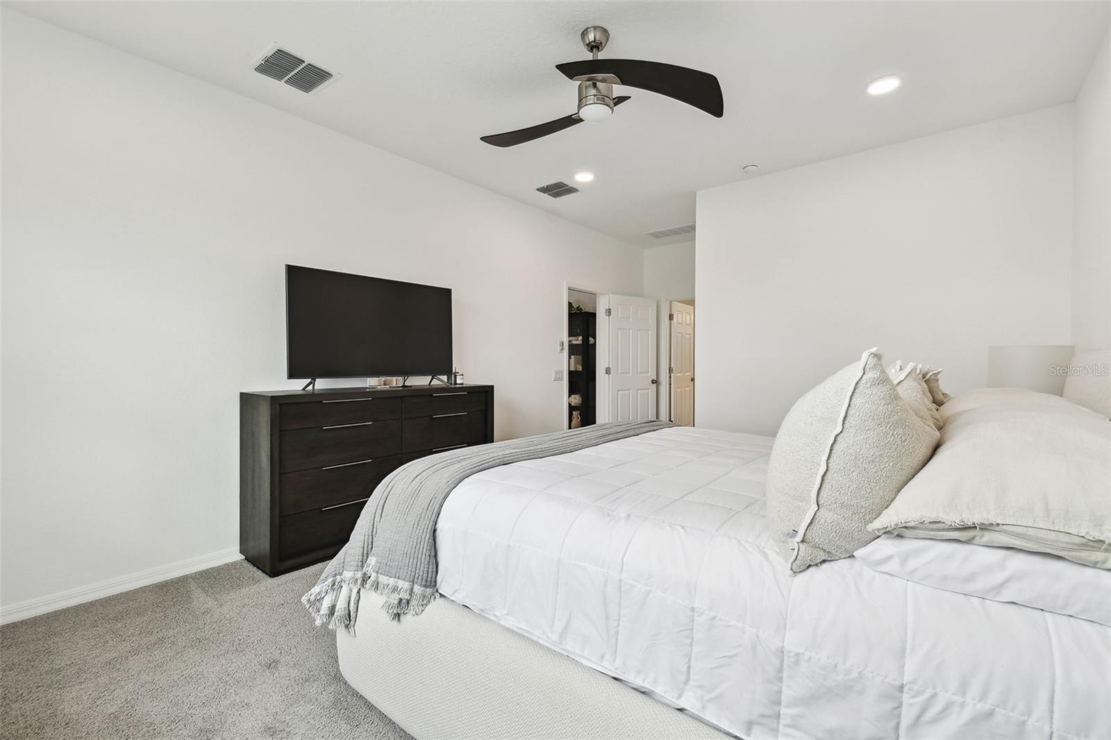Image 19 of 55 For 9287 Crescent Ray Drive
