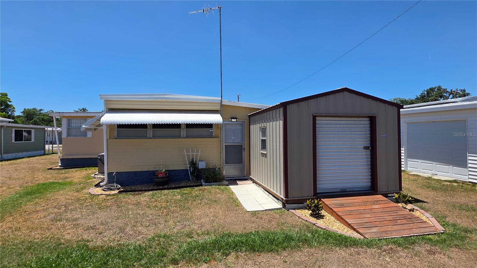 Image 6 of 76 For 5446 Joyce Street