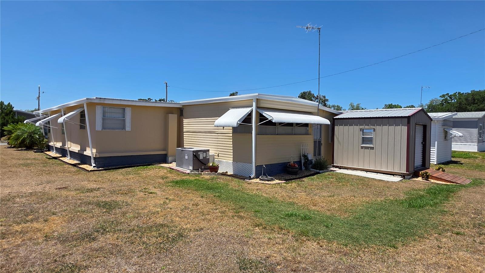 Image 7 of 76 For 5446 Joyce Street