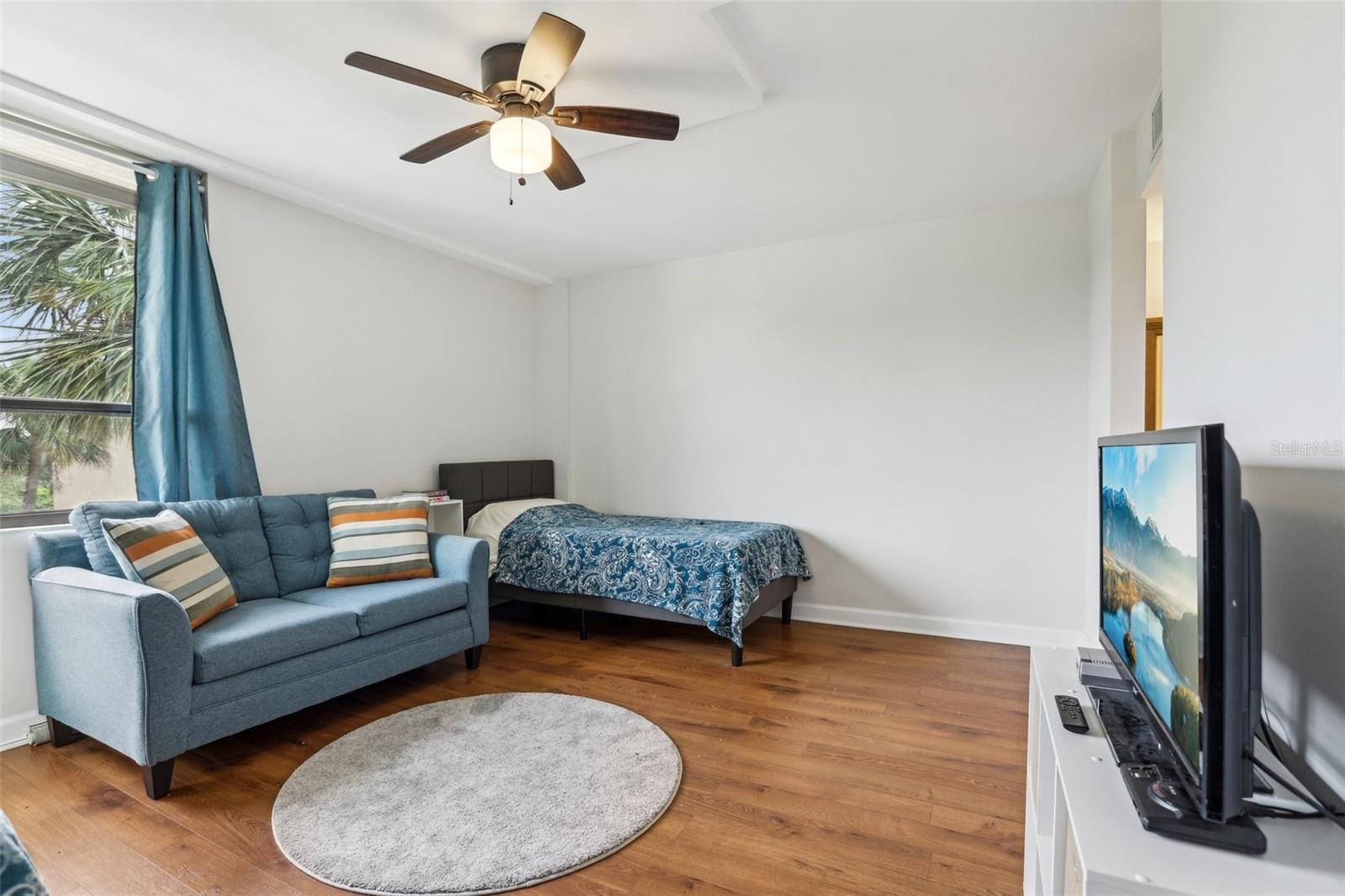 Image 15 of 42 For 2615 Cove Cay Drive 409