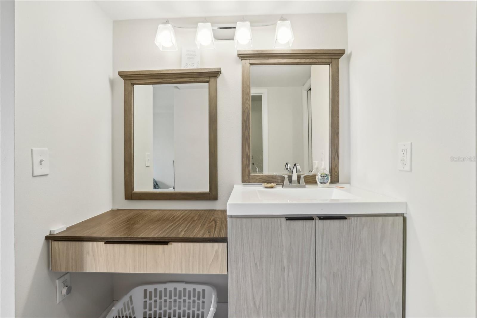Image 21 of 42 For 2615 Cove Cay Drive 409