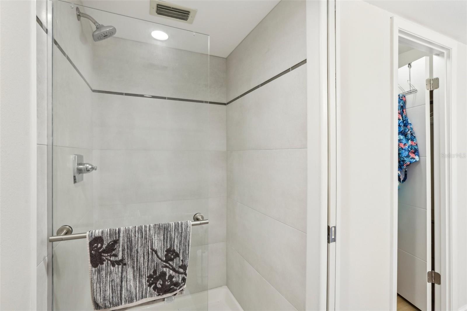 Image 24 of 42 For 2615 Cove Cay Drive 409