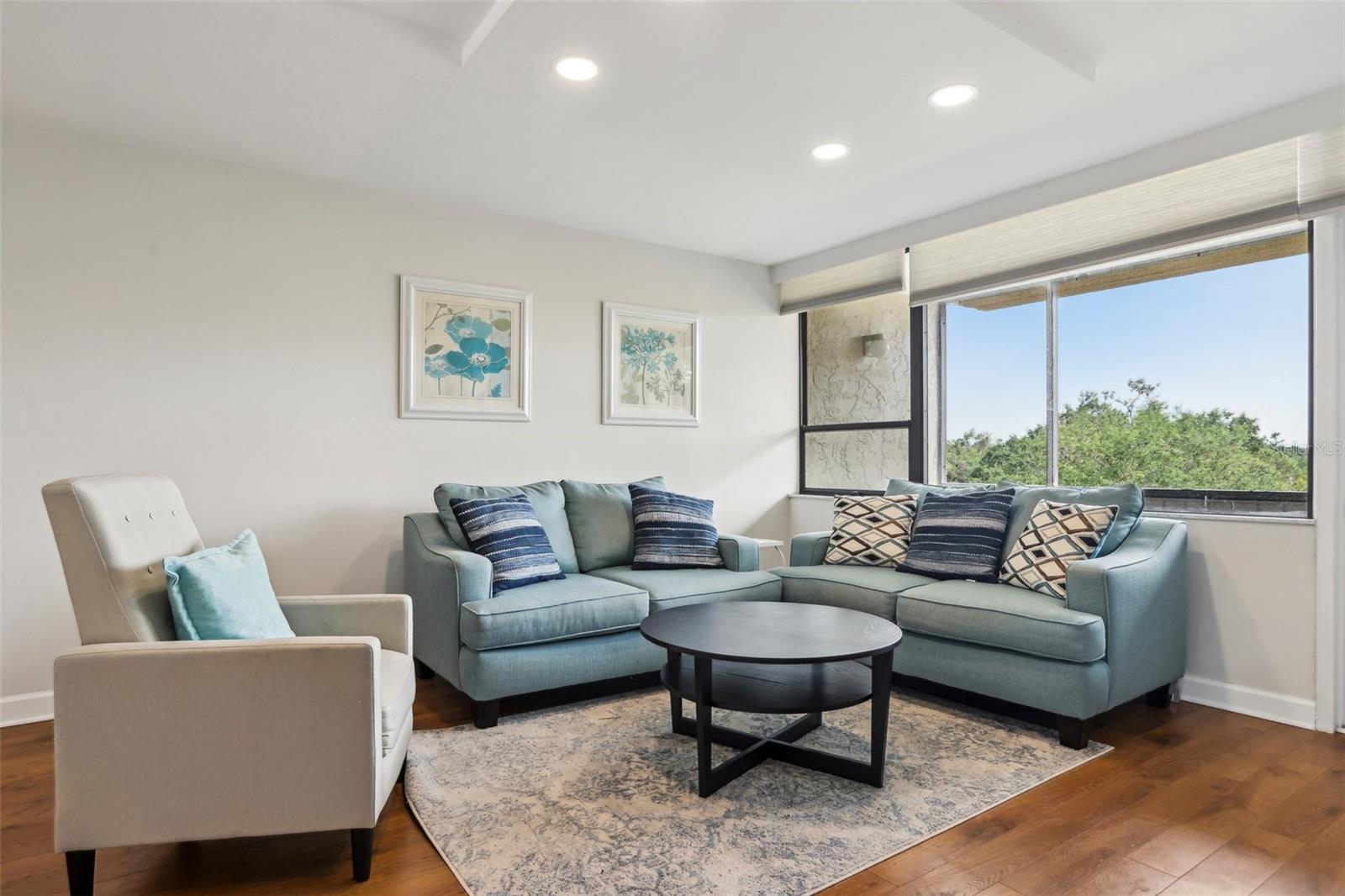 Image 4 of 42 For 2615 Cove Cay Drive 409