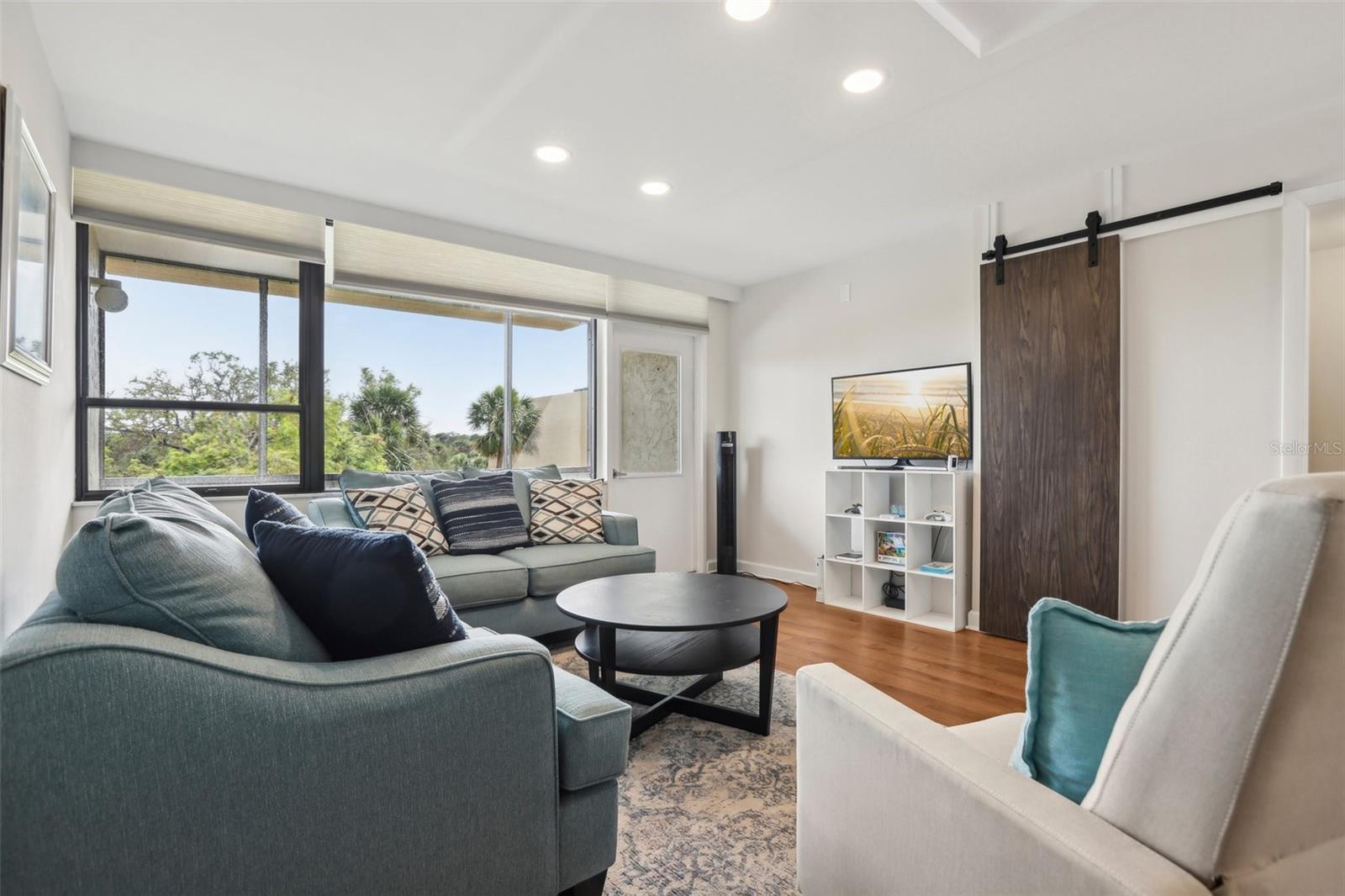 Image 5 of 42 For 2615 Cove Cay Drive 409