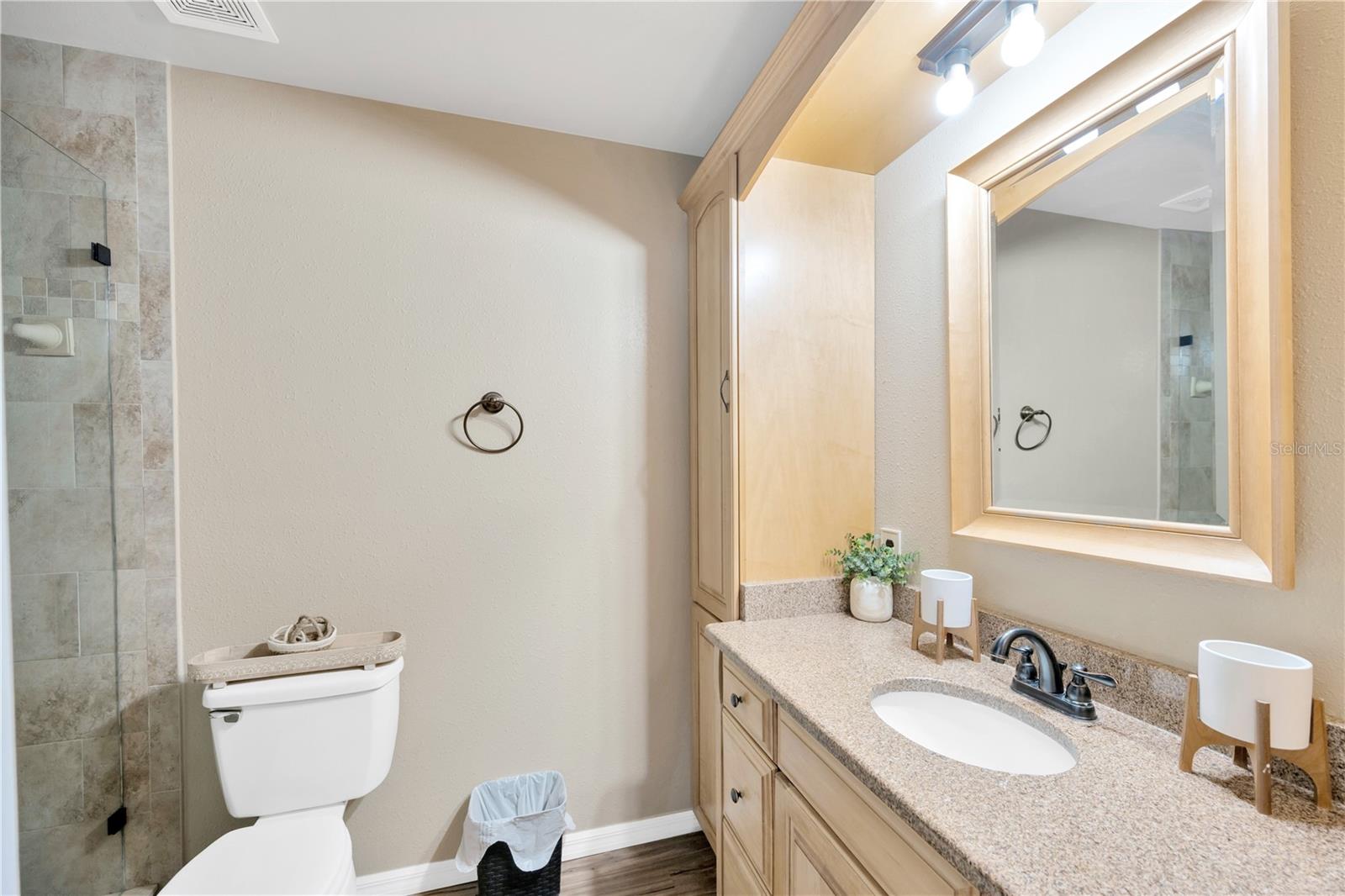 Image 15 of 41 For 607 Carolyn Drive