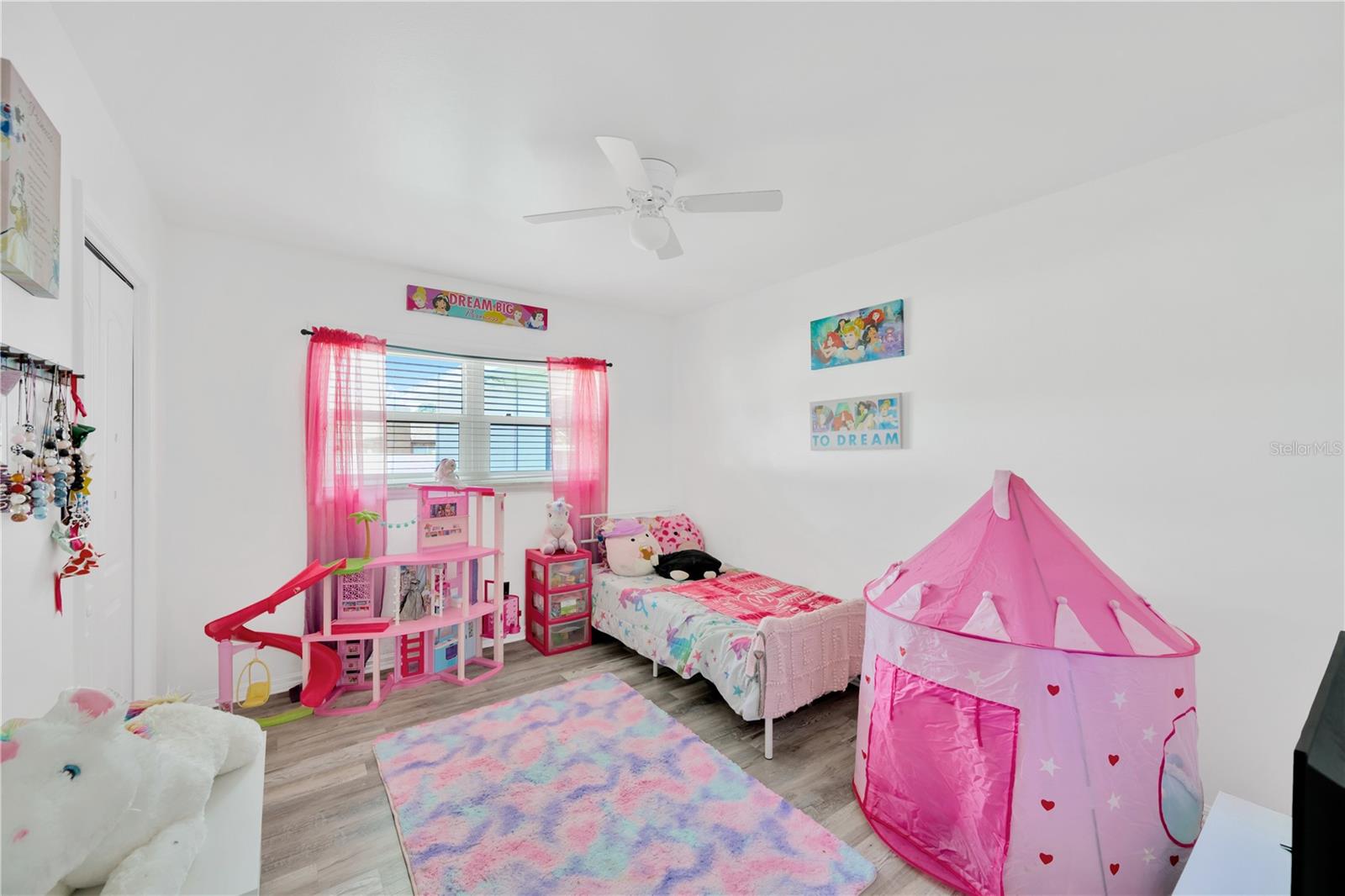 Image 17 of 41 For 607 Carolyn Drive