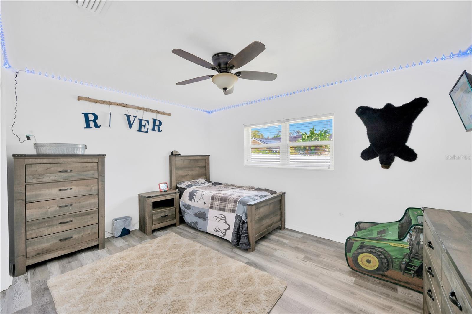 Image 18 of 41 For 607 Carolyn Drive