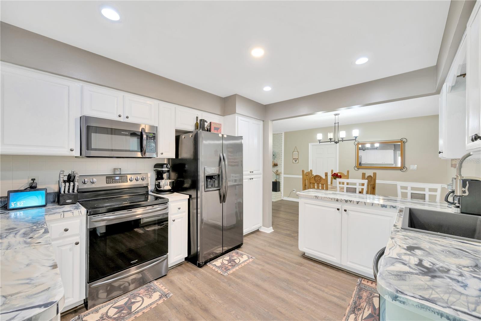 Image 3 of 41 For 607 Carolyn Drive