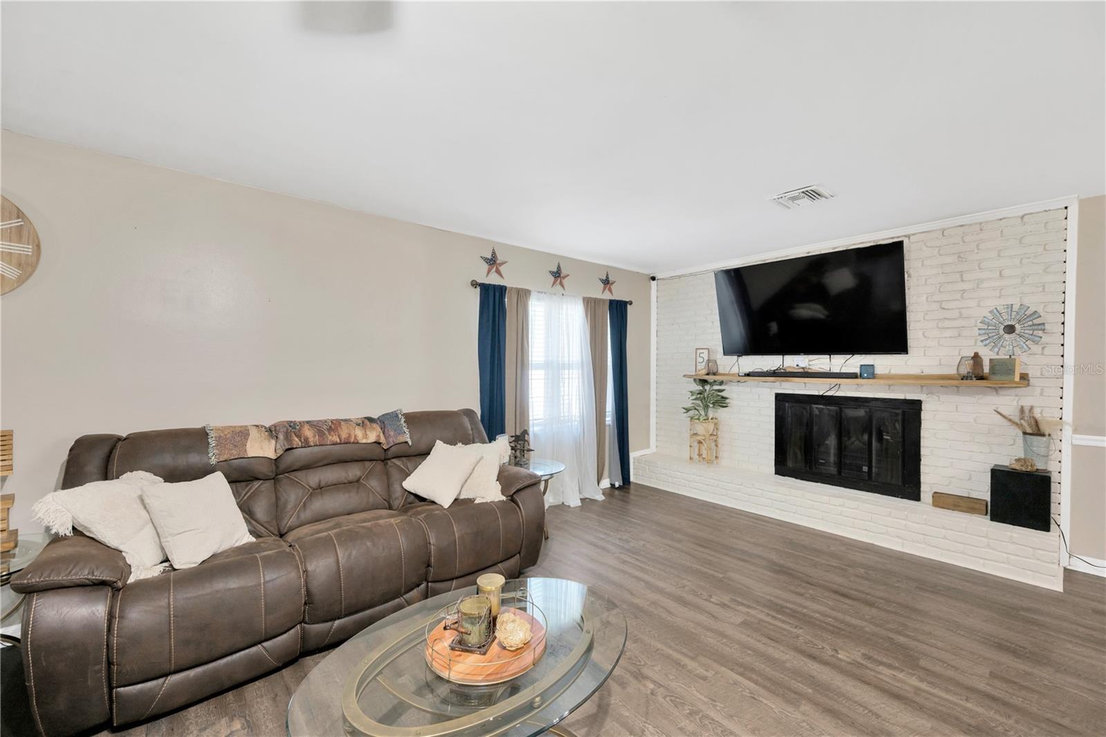 Image 6 of 41 For 607 Carolyn Drive