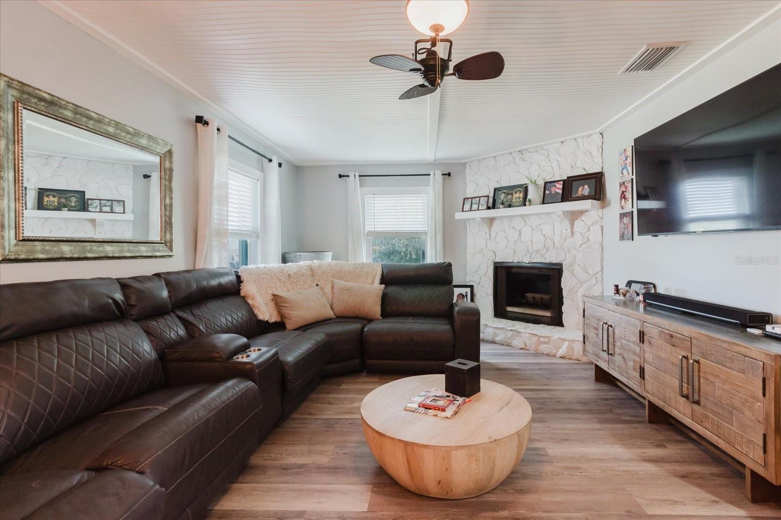Image 10 of 80 For 7404 Bay Drive