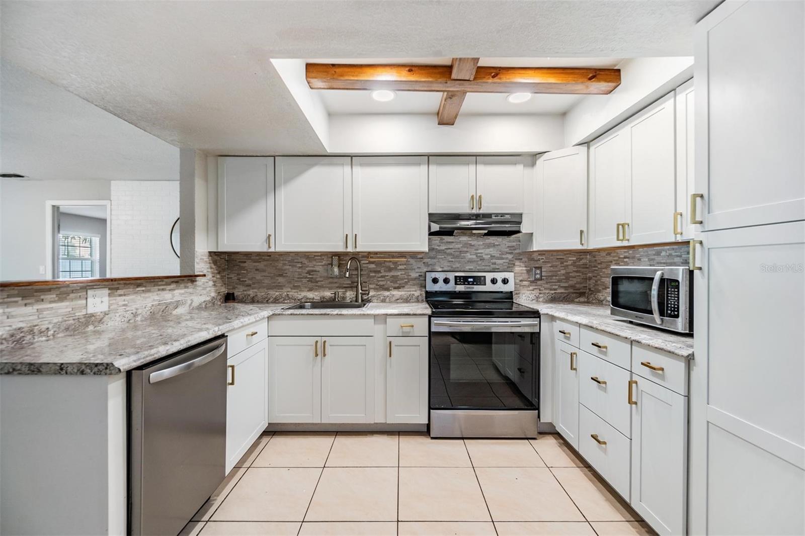 Image 7 of 25 For 7012 Trask Street