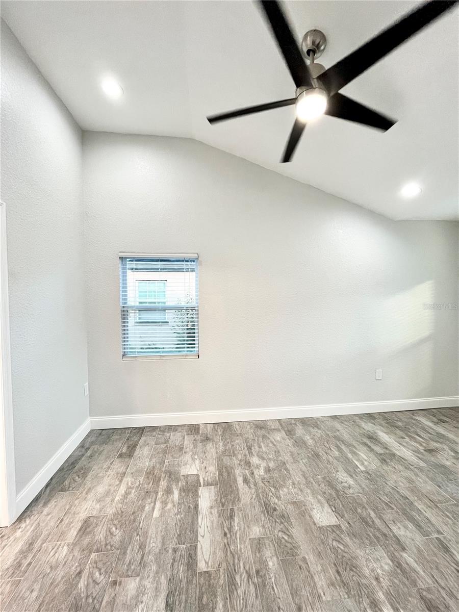 Image 11 of 41 For 141 41st Avenue Ne