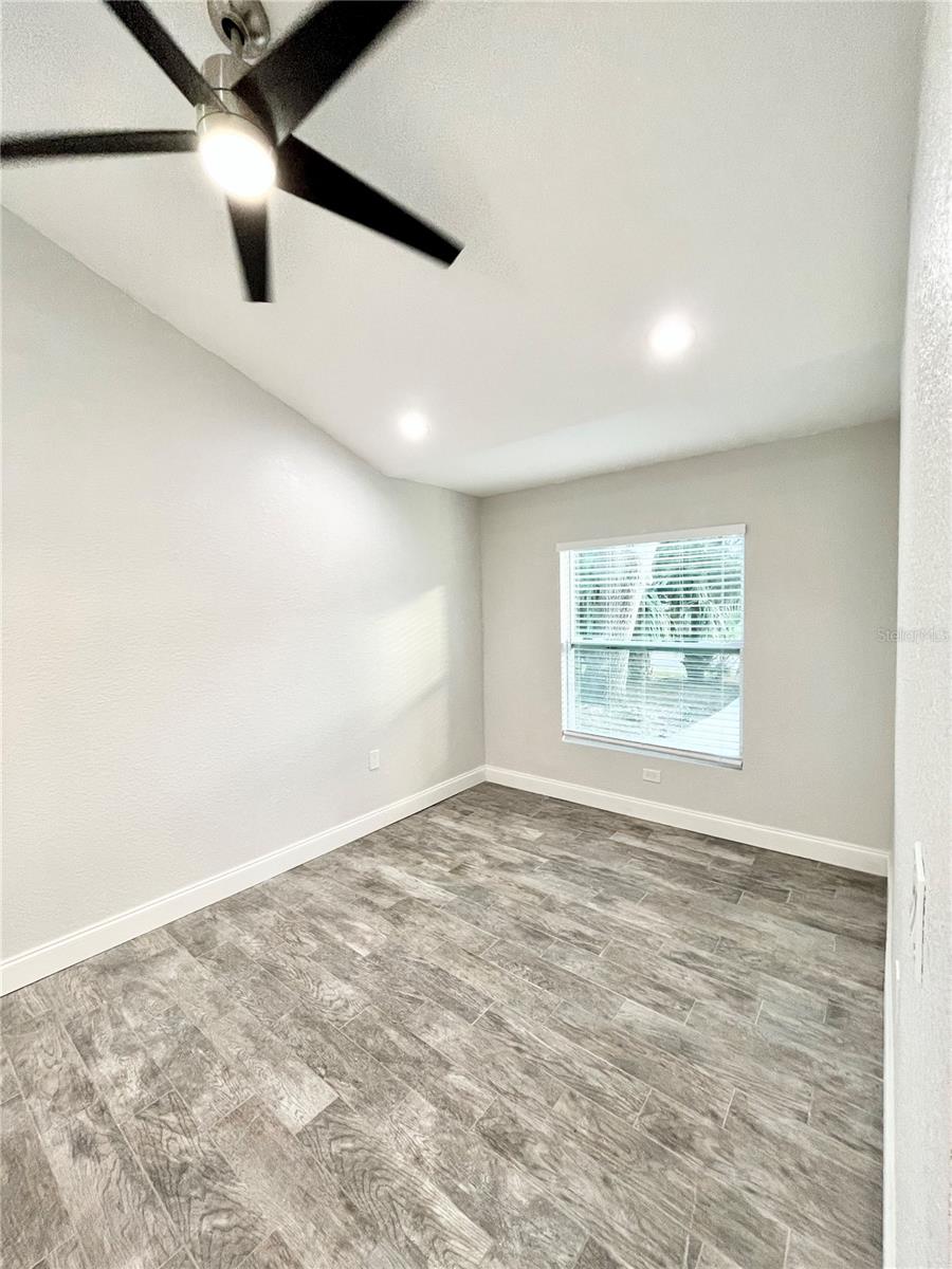 Image 12 of 41 For 141 41st Avenue Ne