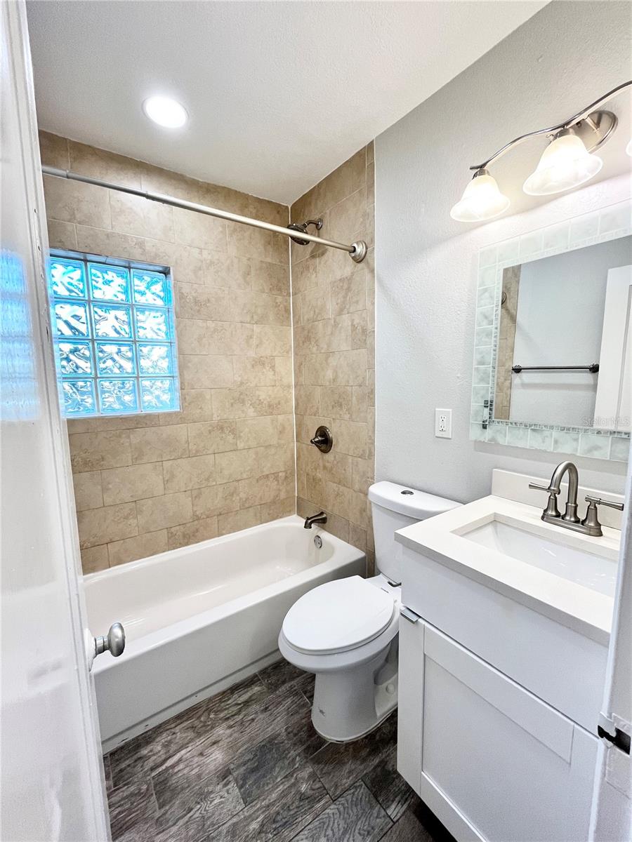 Image 31 of 41 For 141 41st Avenue Ne
