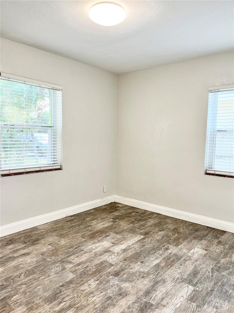 Image 32 of 41 For 141 41st Avenue Ne